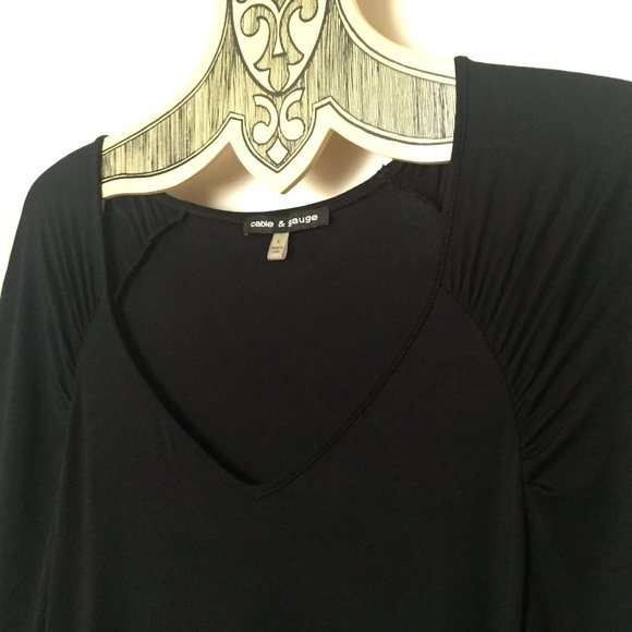 Hi Lo Curved Hem  3/4 sleeves V neck Knit Top  Cable & Gauge worn once - Picture 2 of 6